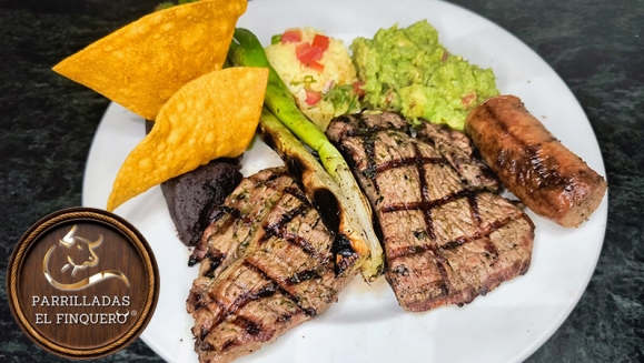 [Image: ¡Paga Q190 en Vez de Q320 por Parrillada Para 2 Personas Con: 1 Lb de Lomito + 1/2 Lb de Chorizo Argentino + 1 Ensalada Para Compartir + 2 Guarniciones a Elección + 1.5 Litros de Bebida + 1 Entrada de Queso Fundido!m]