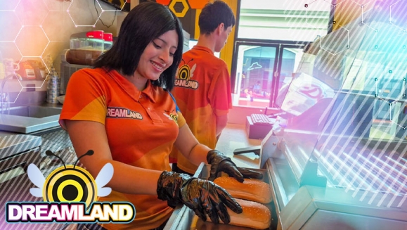 [Image: ¡Dreamland Llega al Centro Histórico! ¡Paga $19 en Lugar de $41.98 por 2 Hot Dogs + 2 Papas + 2 Sodas + $30 de Saldo para Jugar!m]